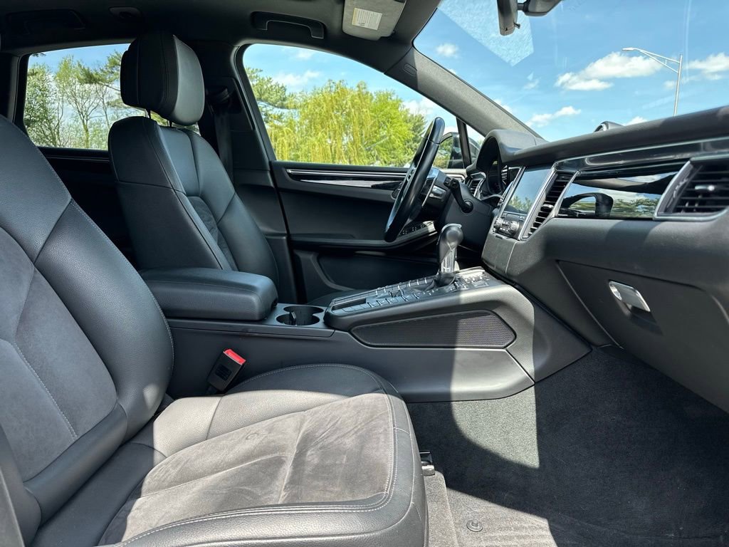 Used 2018 Porsche Macan AWD/4WD image 23