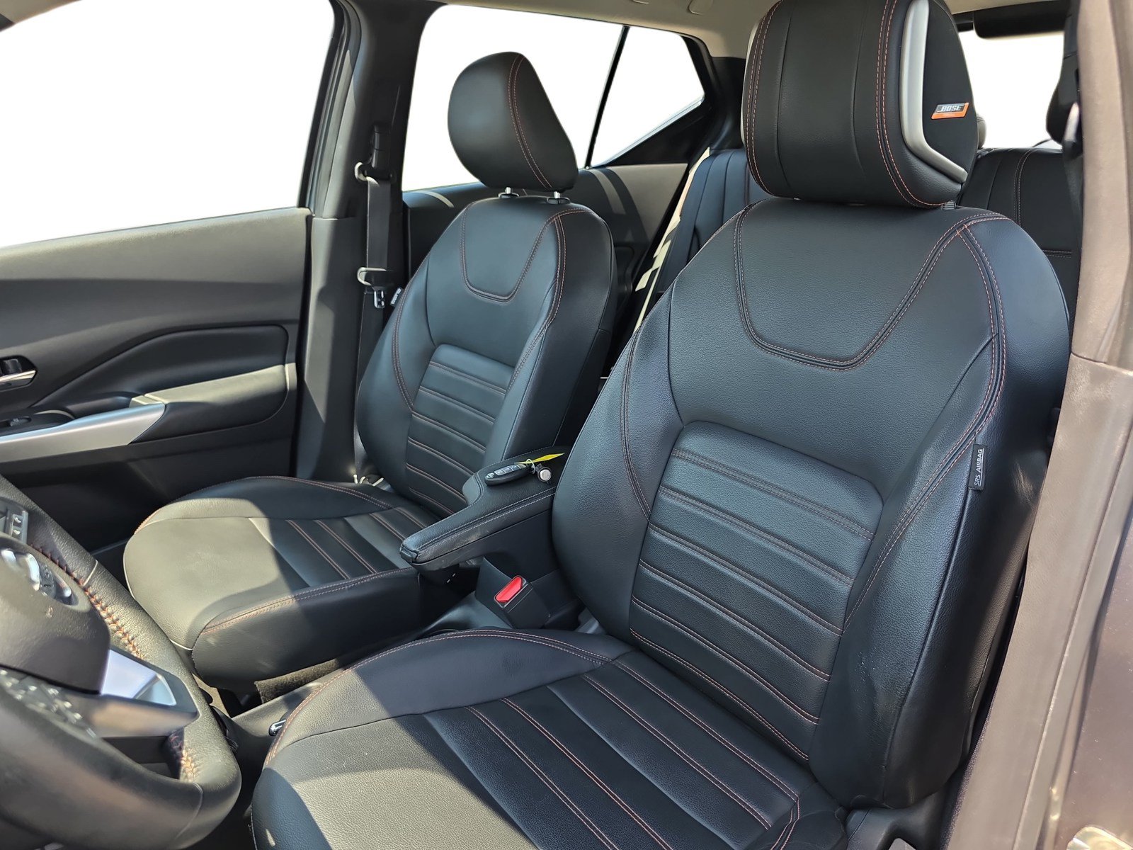 Used 2020 Nissan Kicks SR w/ SR Premium Package FWD image 12
