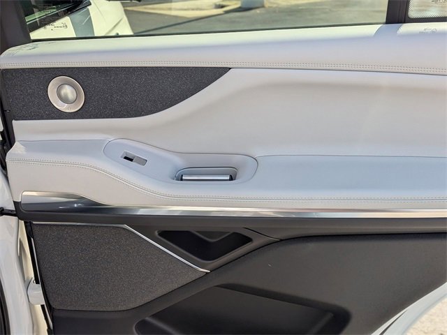 Used 2025 Lincoln Navigator Reserve image 36