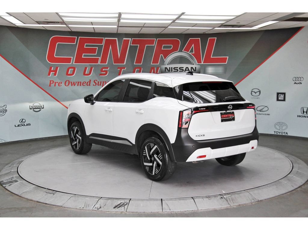 Used 2026 Nissan Kicks SV w/ SV Premium Package FWD image 3