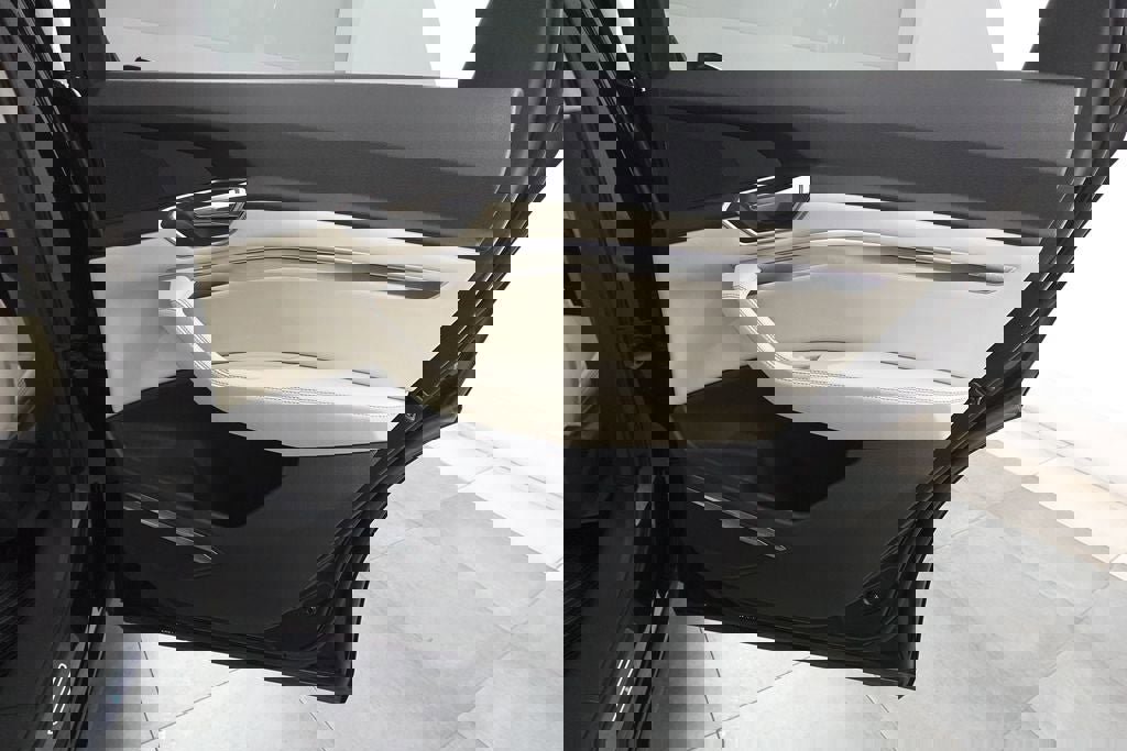 Used 2024 Audi Q8 e-tron Premium Plus w/ Premium Plus Package image 31