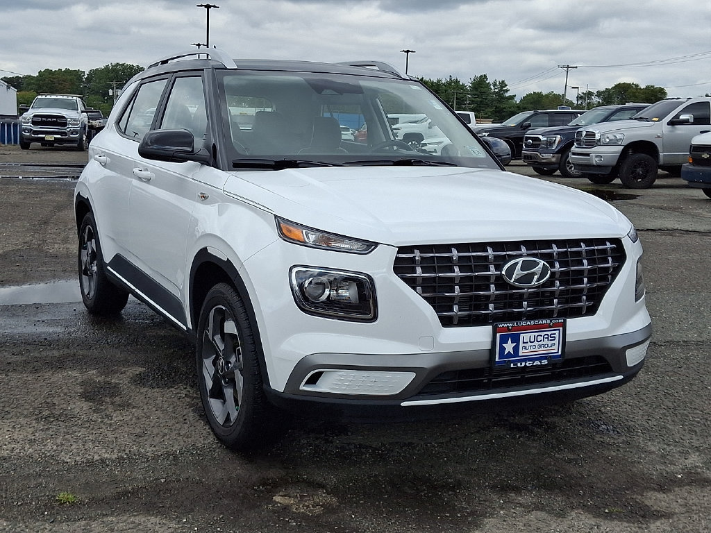 Used 2026 Hyundai Venue SEL FWD image 2