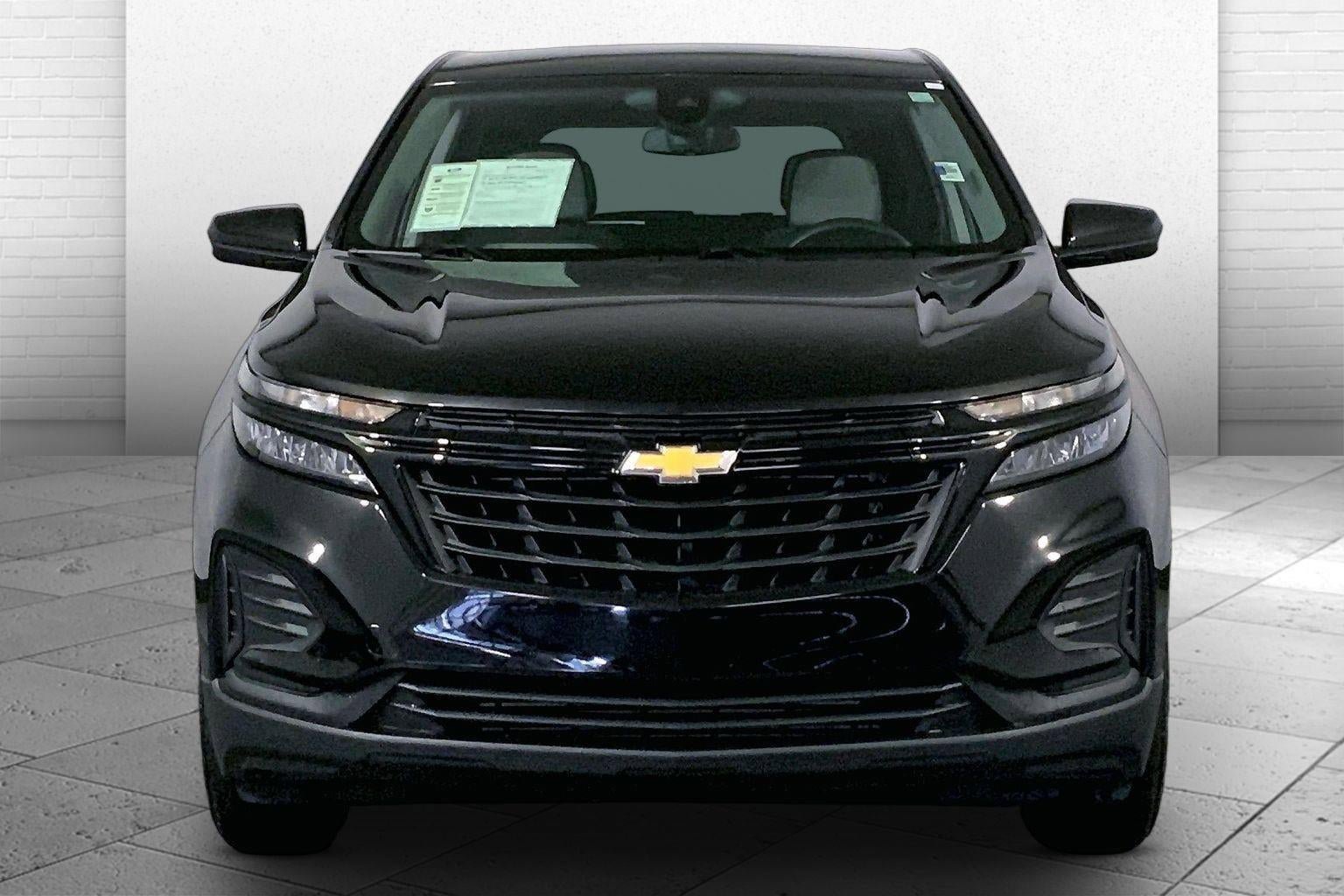 Used 2023 Chevrolet Equinox LS AWD/4WD image 2