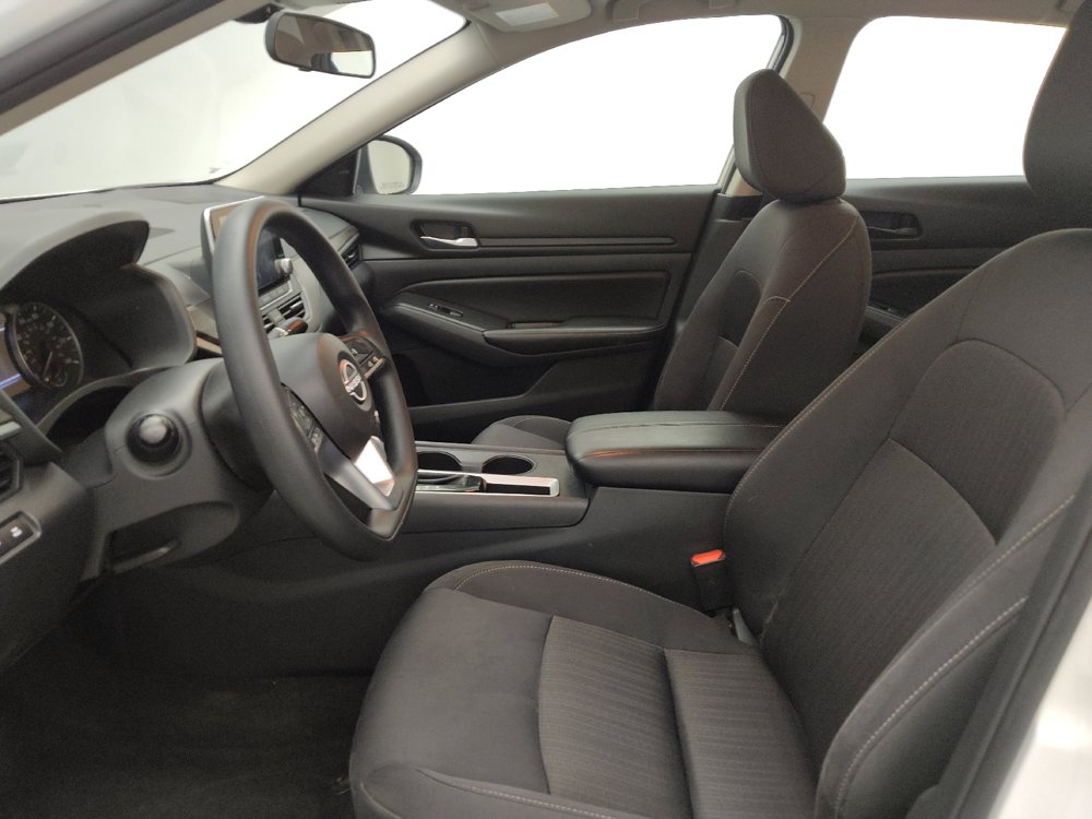Used 2025 Nissan Altima 2.5 SV FWD image 17