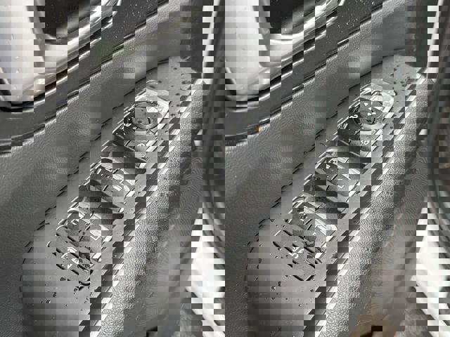 Used 2025 Kia Sorento S w/ Panoramic Sunroof Package image 21