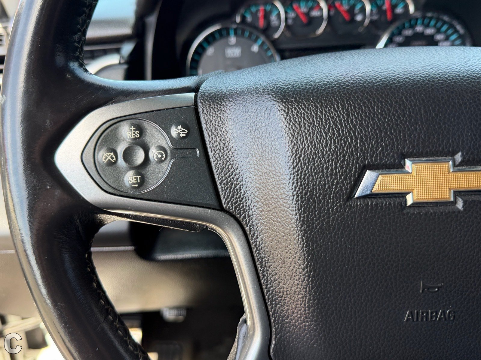 Used 2015 Chevrolet Suburban LT RWD image 35