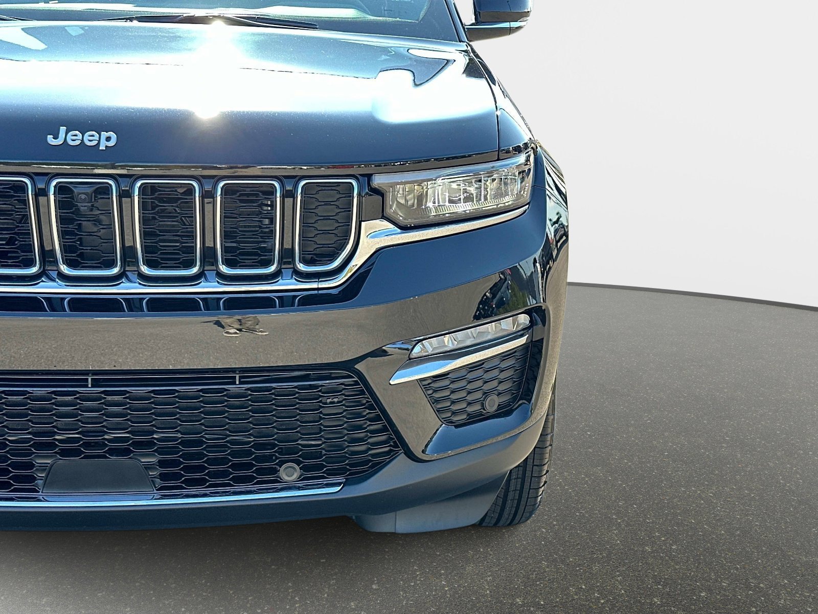 New 2025 Jeep Grand Cherokee Limited w/ Luxury Tech Group II AWD/4WD image 10