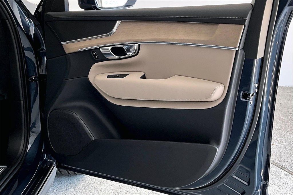 New 2026 Volvo XC90 B5 Plus AWD/4WD image 14