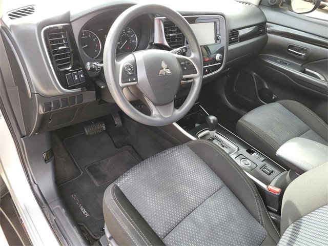 Used 2020 Mitsubishi Outlander ES image 18
