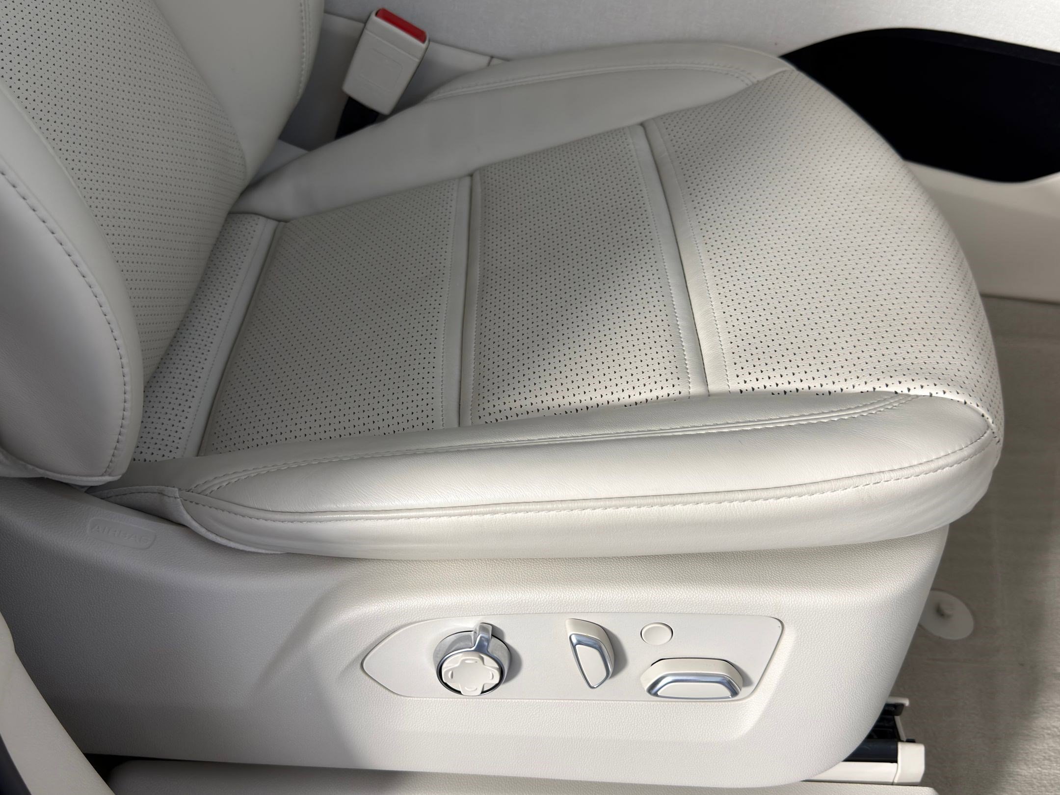 Used 2024 Cadillac Escalade Premium Luxury Platinum image 30