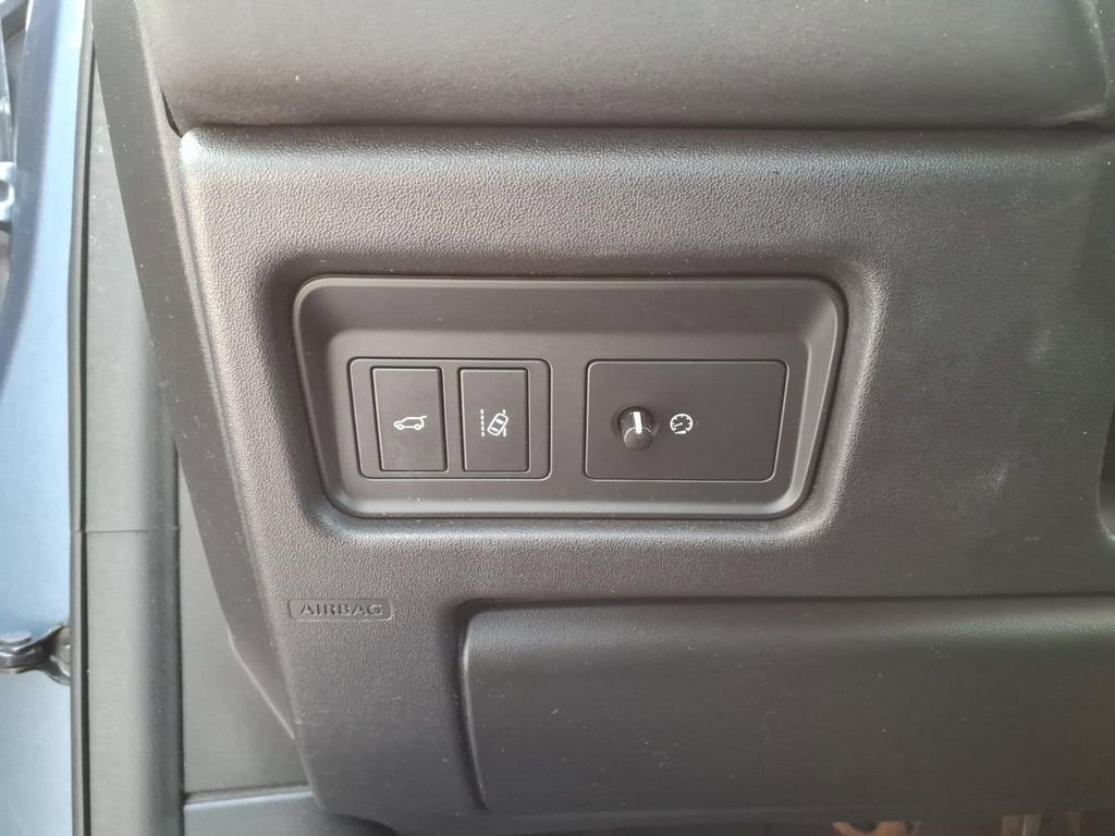 Used 2018 Land Rover Discovery Sport HSE image 15