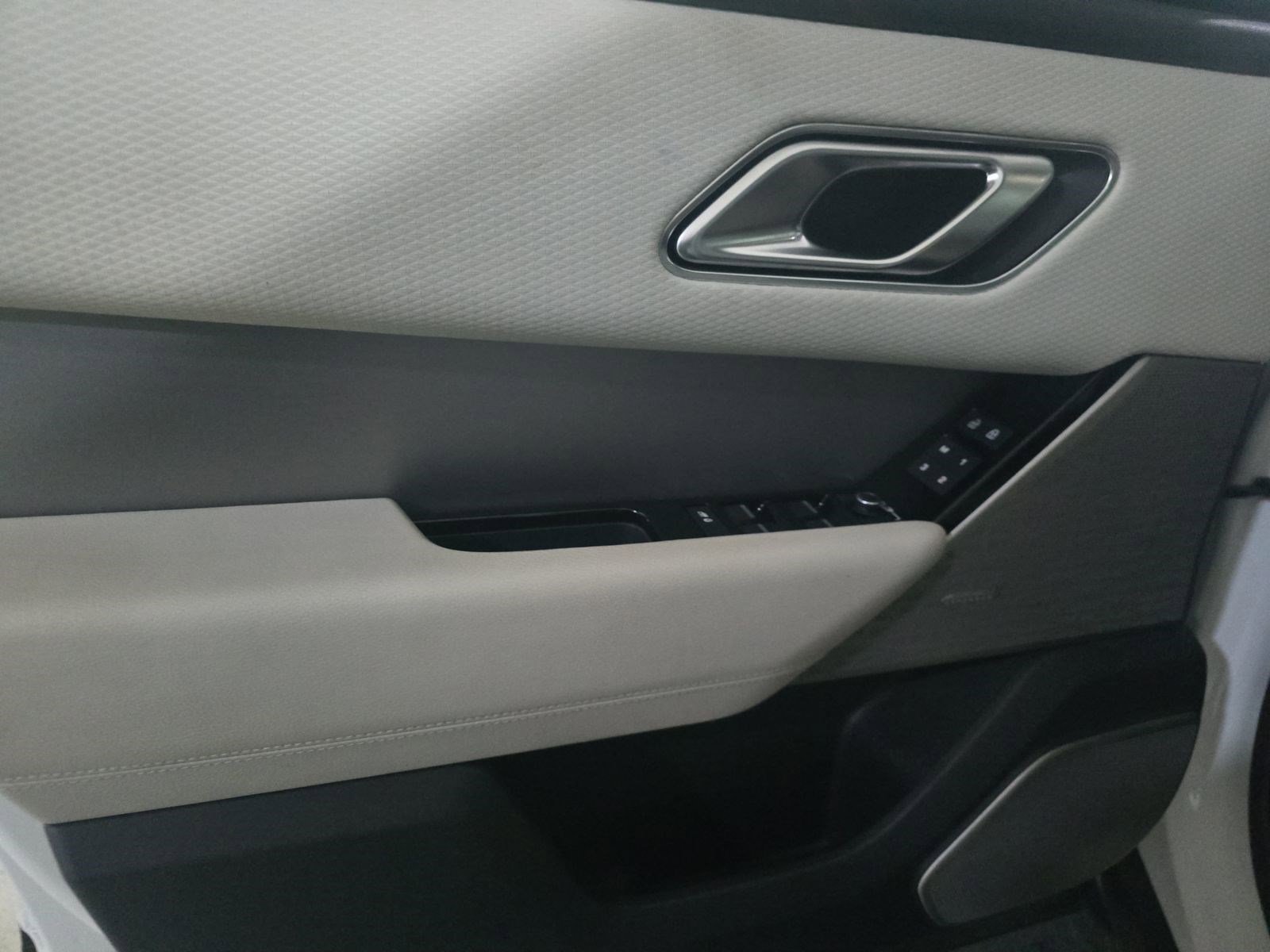 Used 2021 Land Rover Range Rover Velar R-Dynamic S image 14