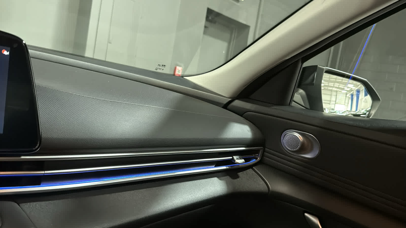 Used 2023 Hyundai Elantra Limited w/ Cargo Package FWD image 18