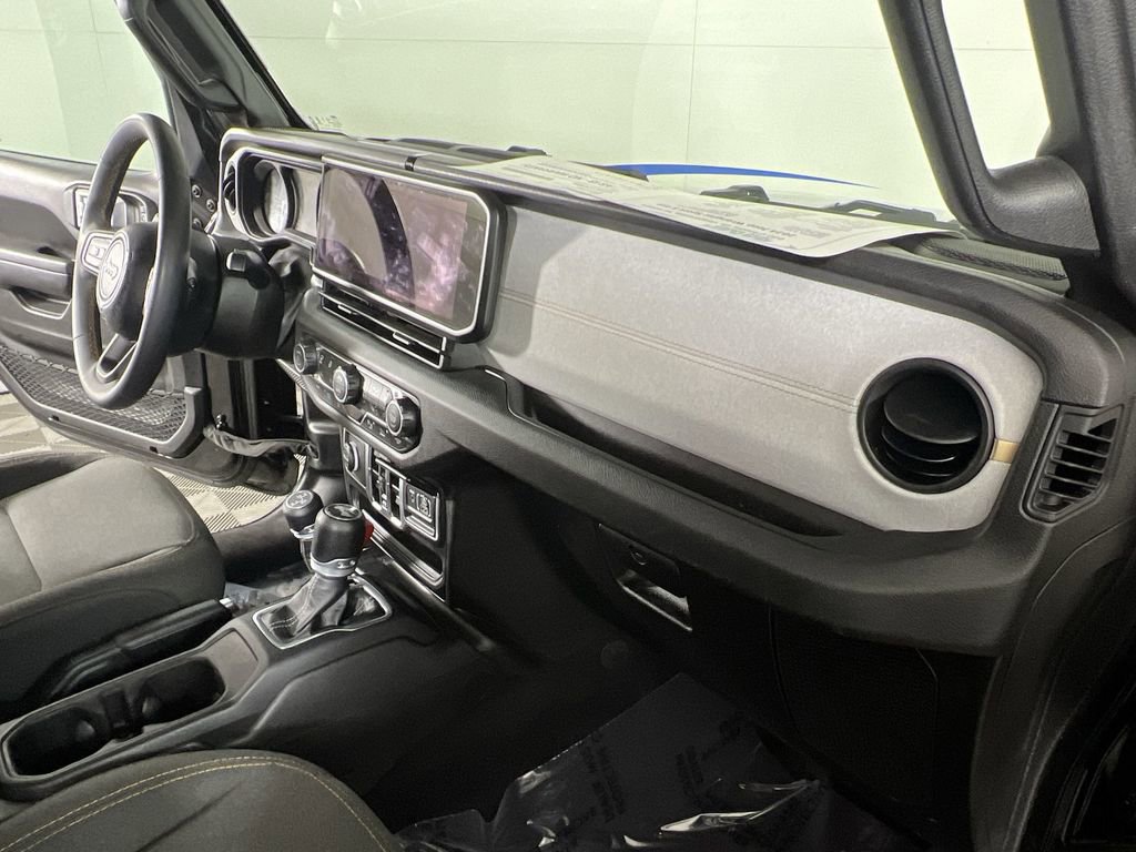 Used 2024 Jeep Wrangler Unlimited w/ Convenience Group image 28