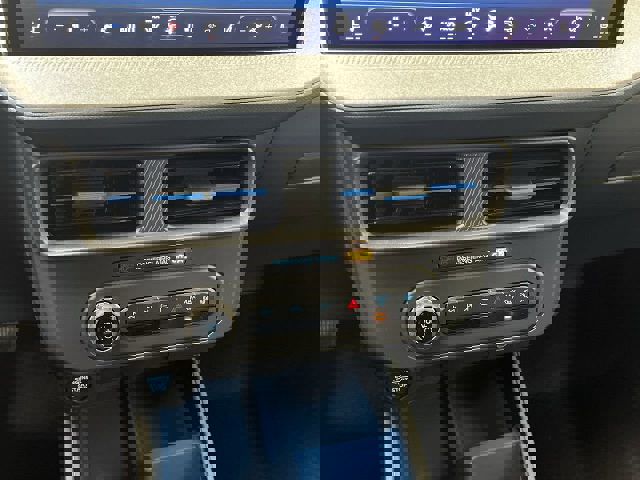 New 2025 Ford Maverick XLT w/ XLT Luxury Package AWD/4WD image 20