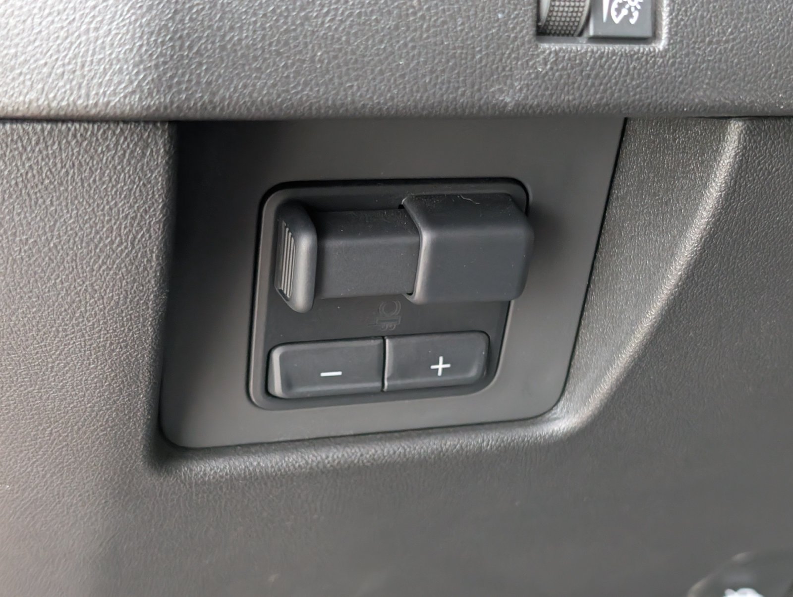 Used 2024 Chevrolet Colorado LT w/ LT Convenience Package II AWD/4WD image 21