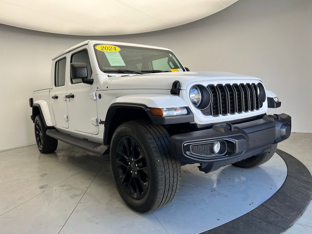 Used 2024 Jeep Gladiator Sport image 2