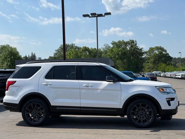 Used 2018 Ford Explorer XLT w/ XLT Appearance Package AWD/4WD image 39