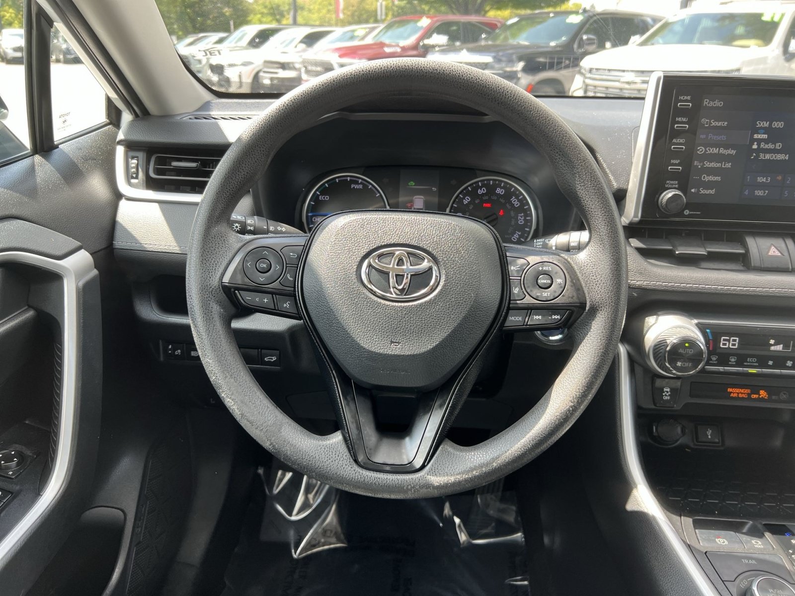 Used 2021 Toyota RAV4 XLE w/ Convenience Package AWD/4WD image 16