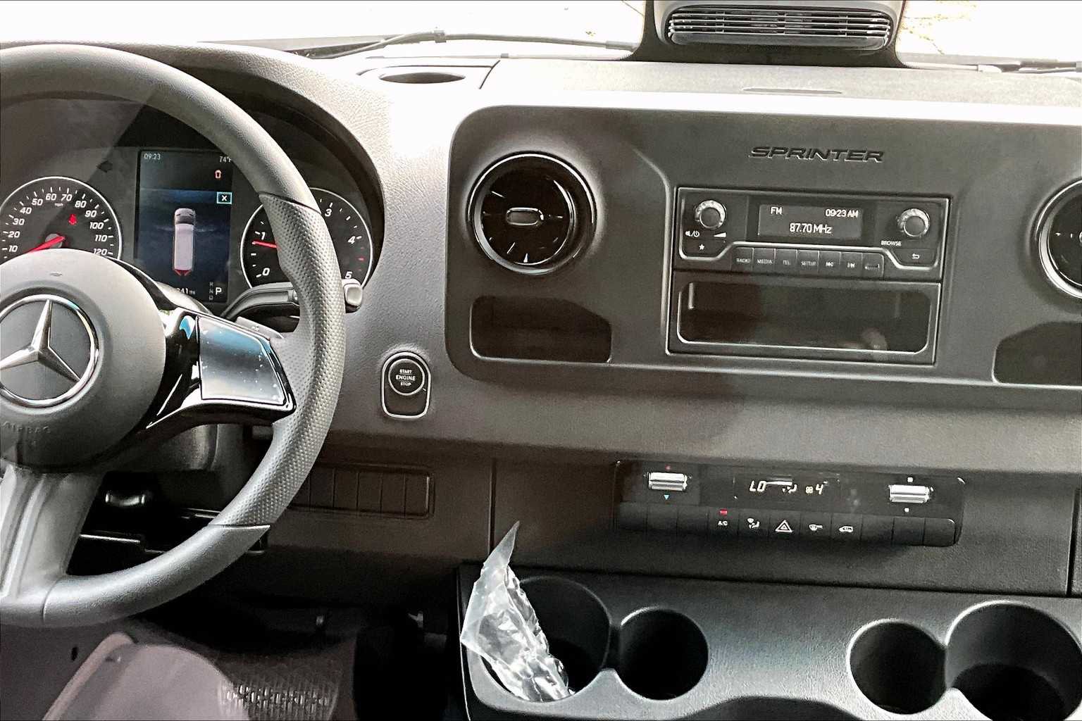 Used 2025 Mercedes-Benz Sprinter 2500 image 9