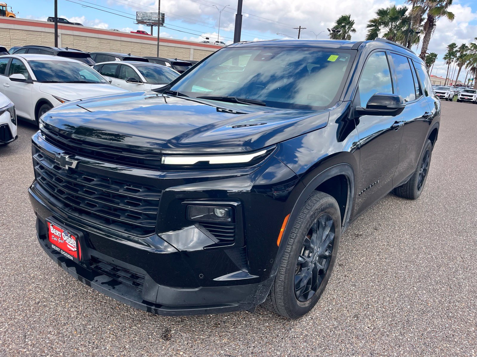 Used 2024 Chevrolet Traverse LT w/ Enhanced Driving Package AWD/4WD image 3
