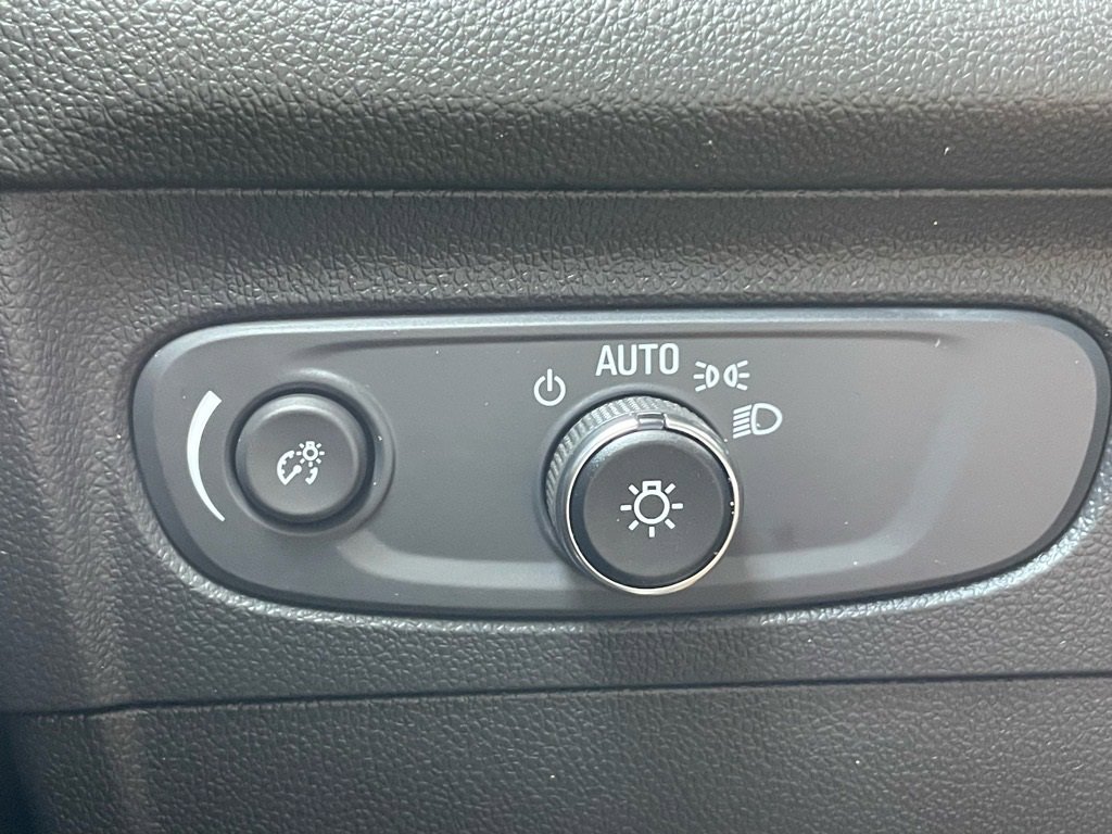 Used 2023 Buick Envision Preferred image 18