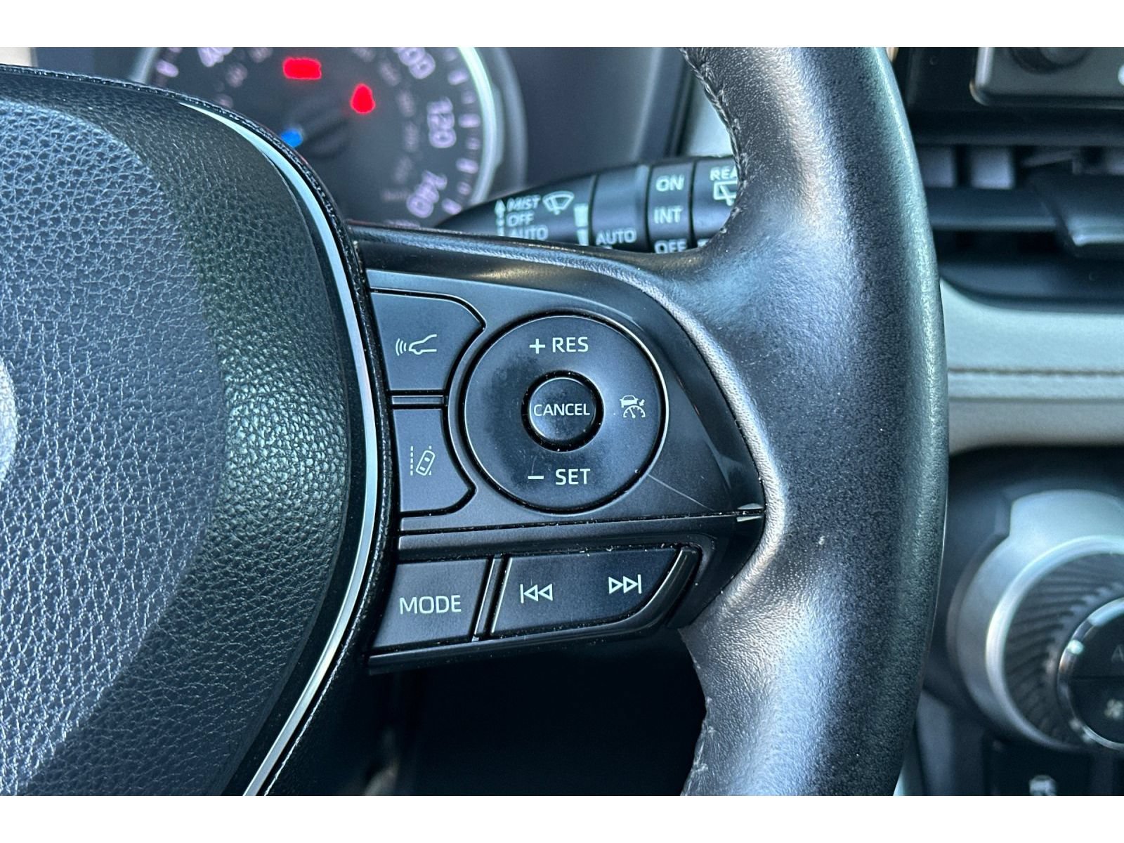 Used 2020 Toyota RAV4 XLE w/ Convenience Package AWD/4WD image 28