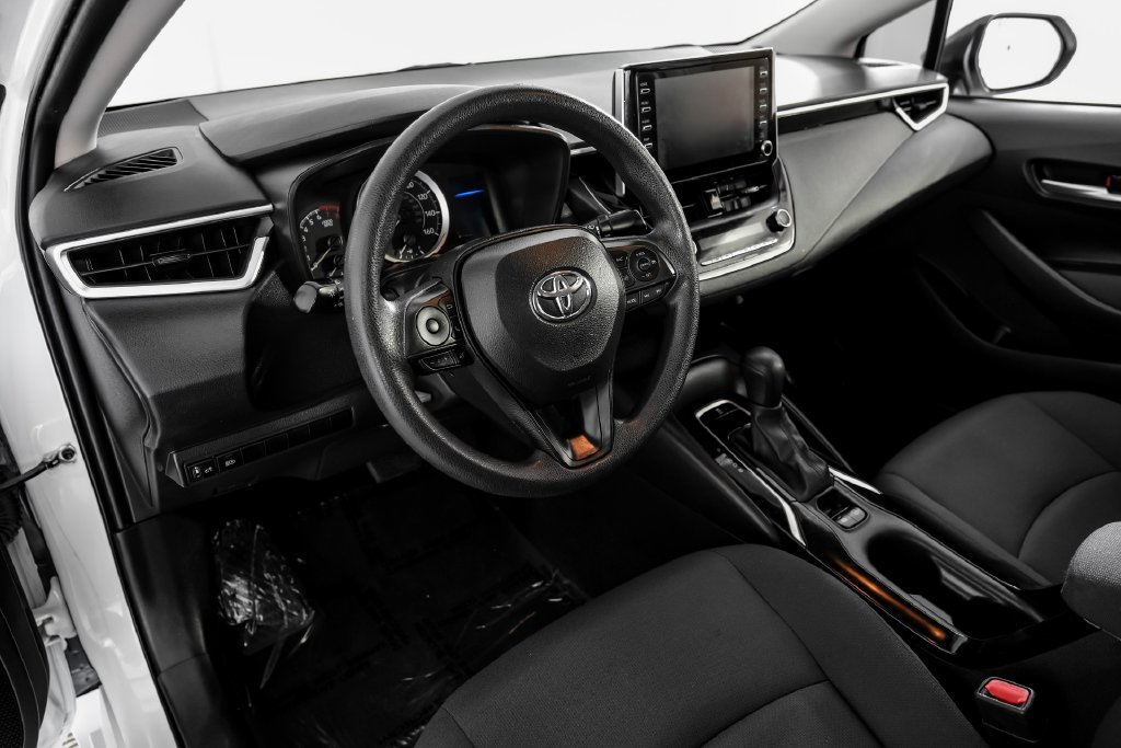 Used 2020 Toyota Corolla LE FWD image 2