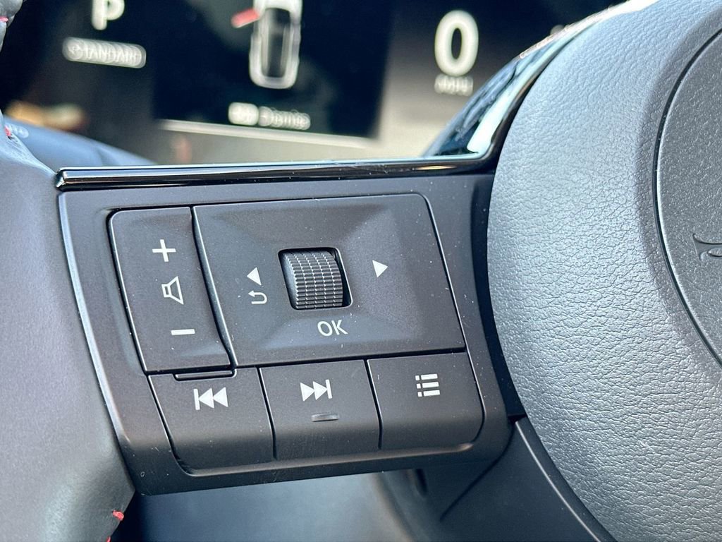 New 2025 Nissan Kicks SR image 18