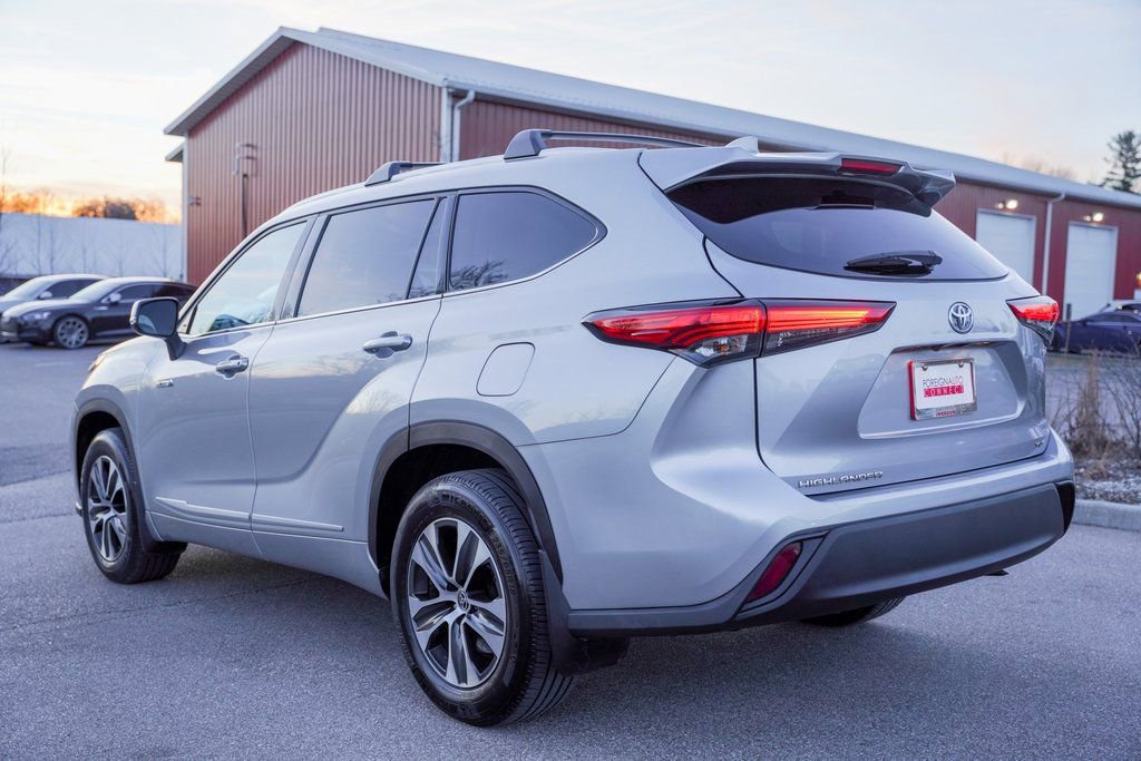 Used 2021 Toyota Highlander XLE FWD image 6