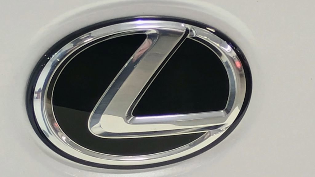 Used 2023 Lexus ES 250 w/ Premium Package image 7