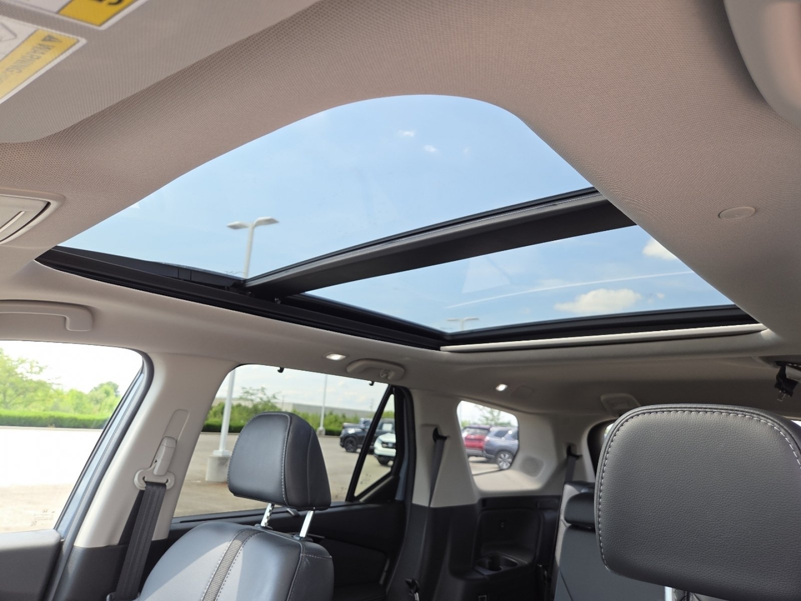 Used 2024 Honda Pilot Touring image 3
