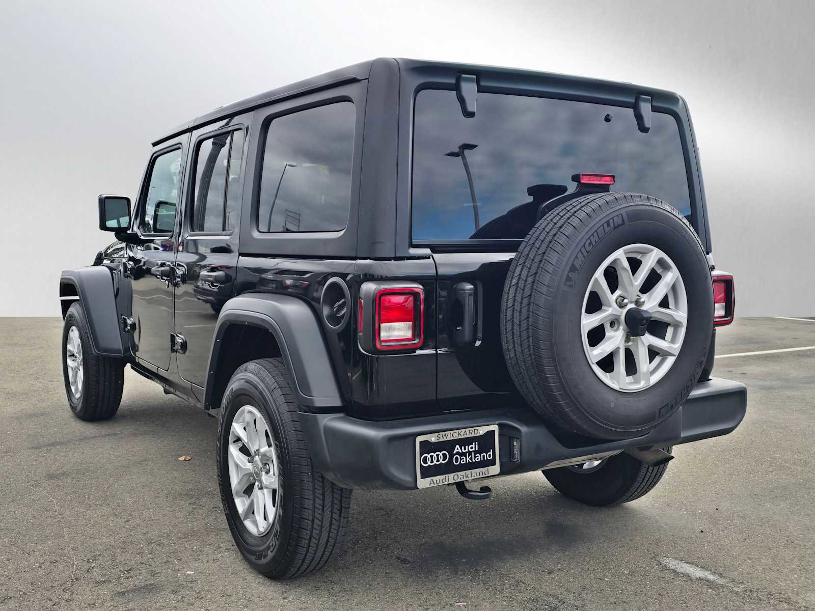 Used 2023 Jeep Wrangler Sport S image 5