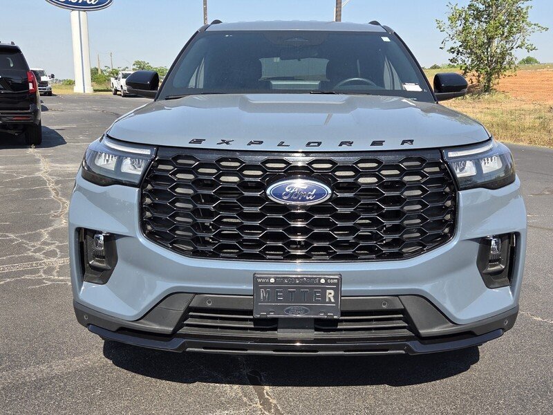 Used 2025 Ford Explorer ST-Line AWD/4WD image 2