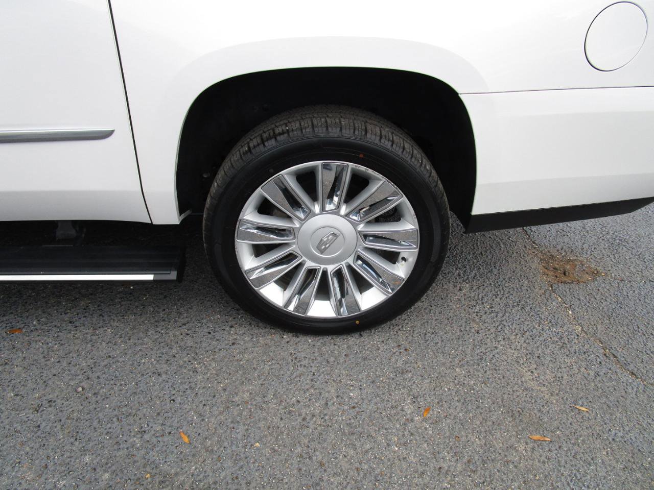 Used 2019 Cadillac Escalade ESV Platinum image 27