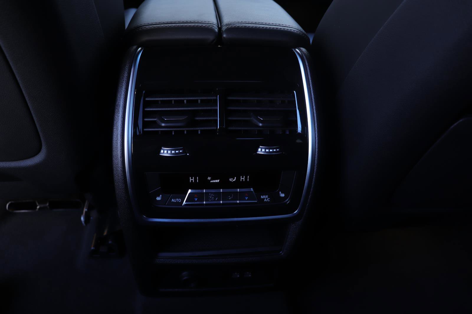 Used 2025 BMW X7 M60i image 30