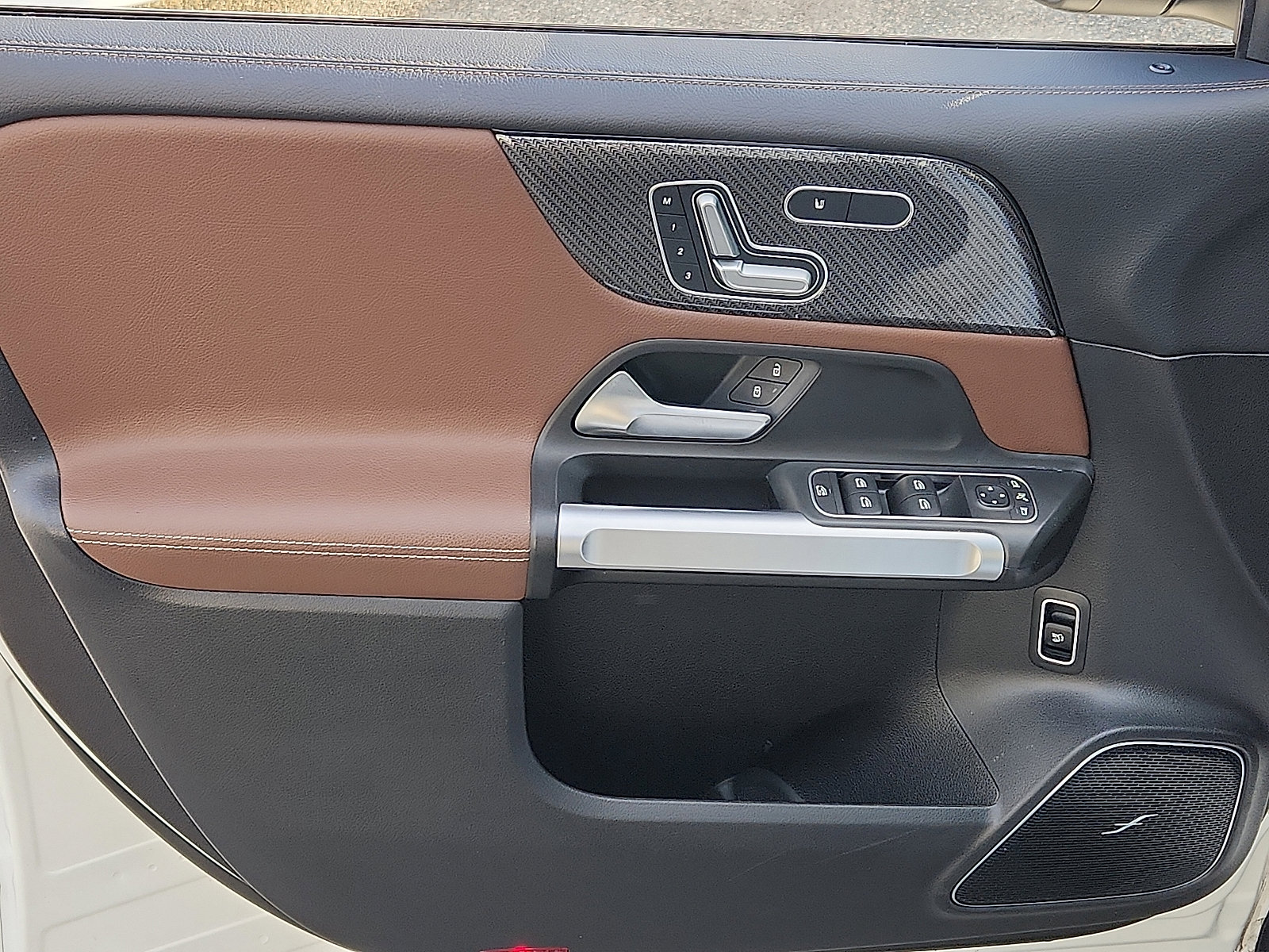 Used 2021 Mercedes-Benz GLB 250 4MATIC image 12