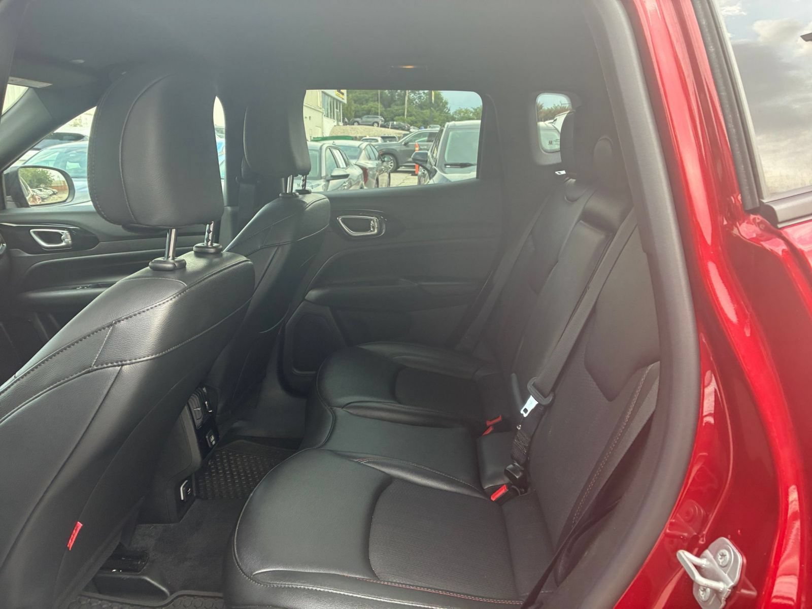 Used 2025 Jeep Compass Trailhawk AWD/4WD image 21