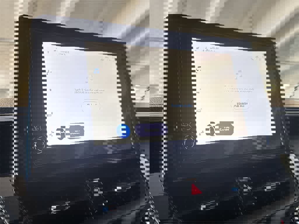 Used 2024 Toyota Corolla Cross XLE w/ Convenience Package image 18