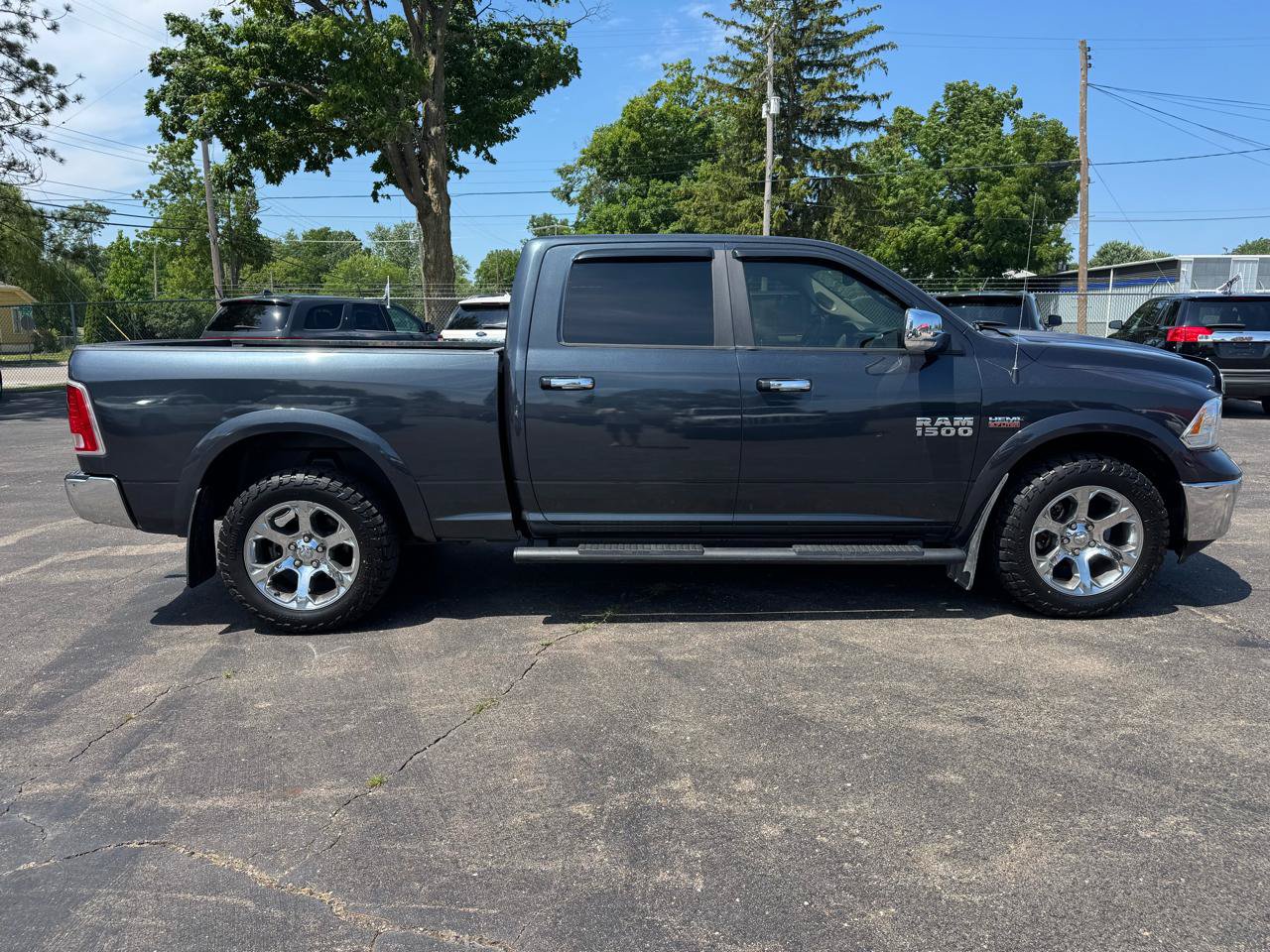 Used 2018 RAM 1500 Laramie w/ Convenience Group AWD/4WD image 3