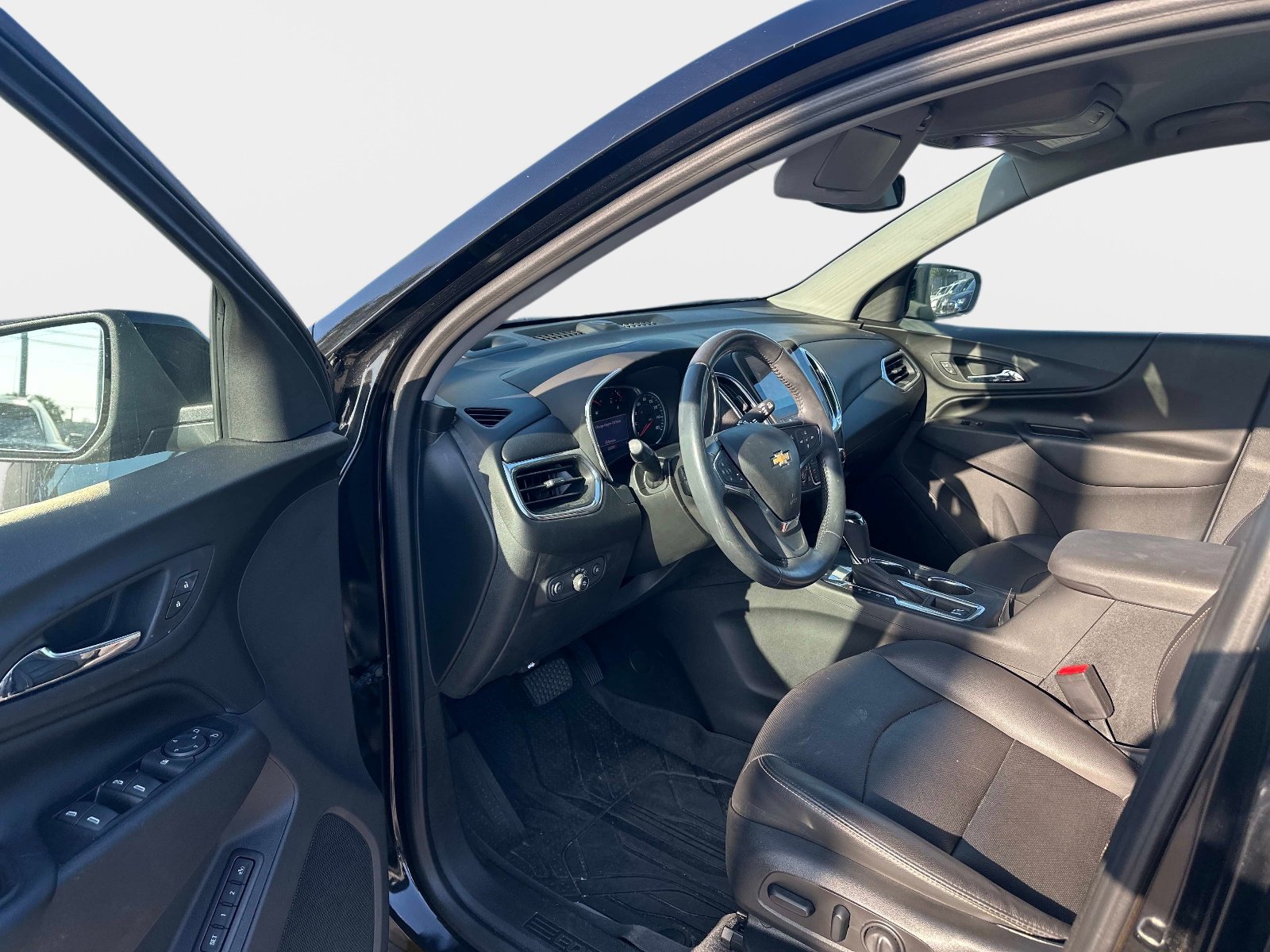 Used 2020 Chevrolet Equinox LT w/ Midnight Edition image 11