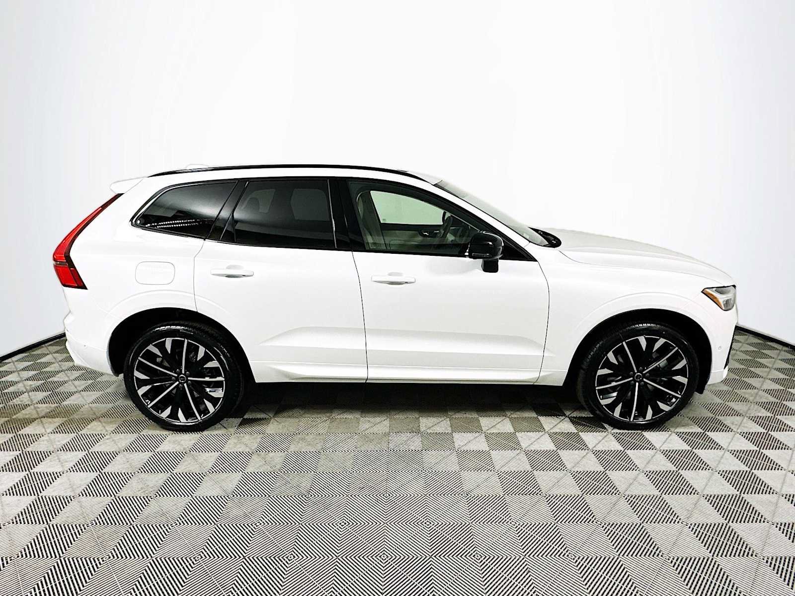 New 2026 Volvo XC60 B5 Ultra w/ Climate Package PRO AWD/4WD image 8