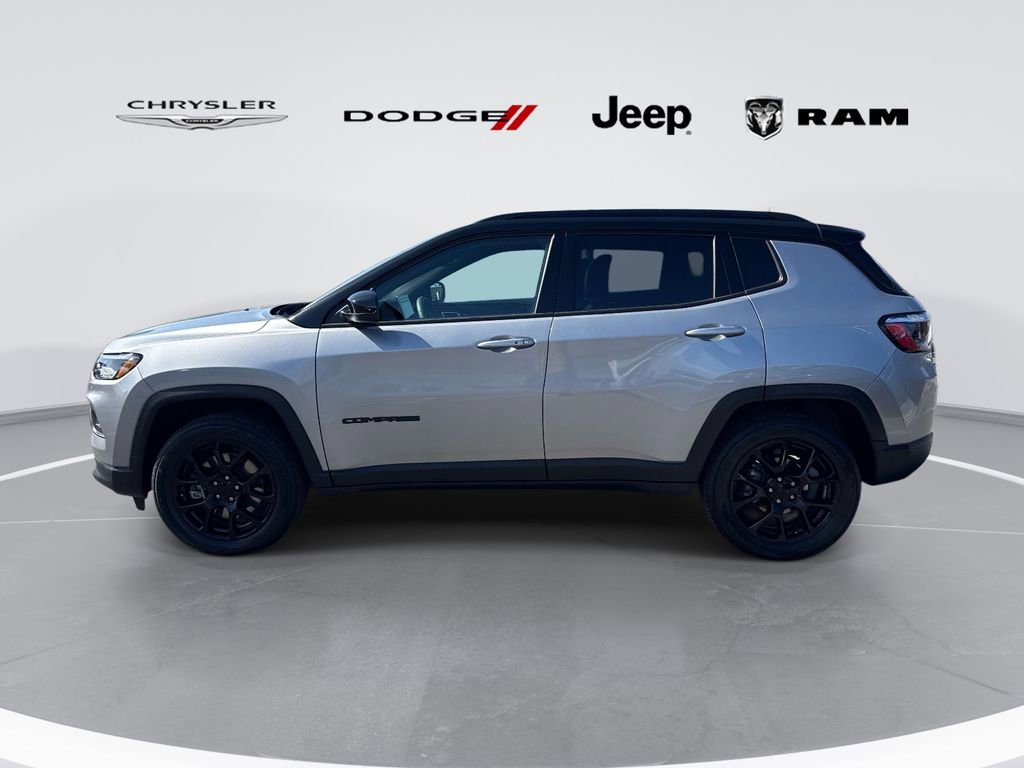 Used 2023 Jeep Compass Latitude w/ Sun and Sound Group AWD/4WD image 4
