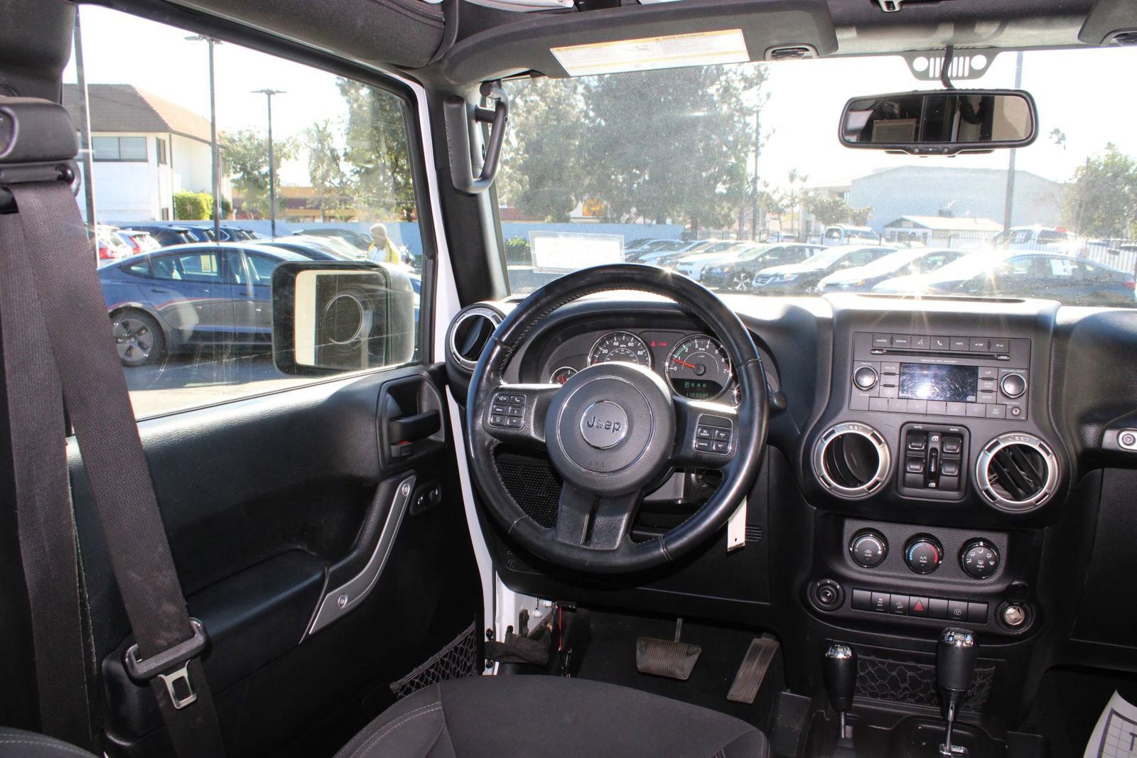 Used 2018 Jeep Wrangler Unlimited Sahara w/ Connectivity Group image 26