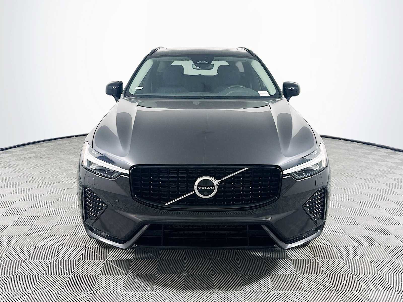 Used 2023 Volvo XC60 B5 Plus w/ Climate Package AWD/4WD image 2
