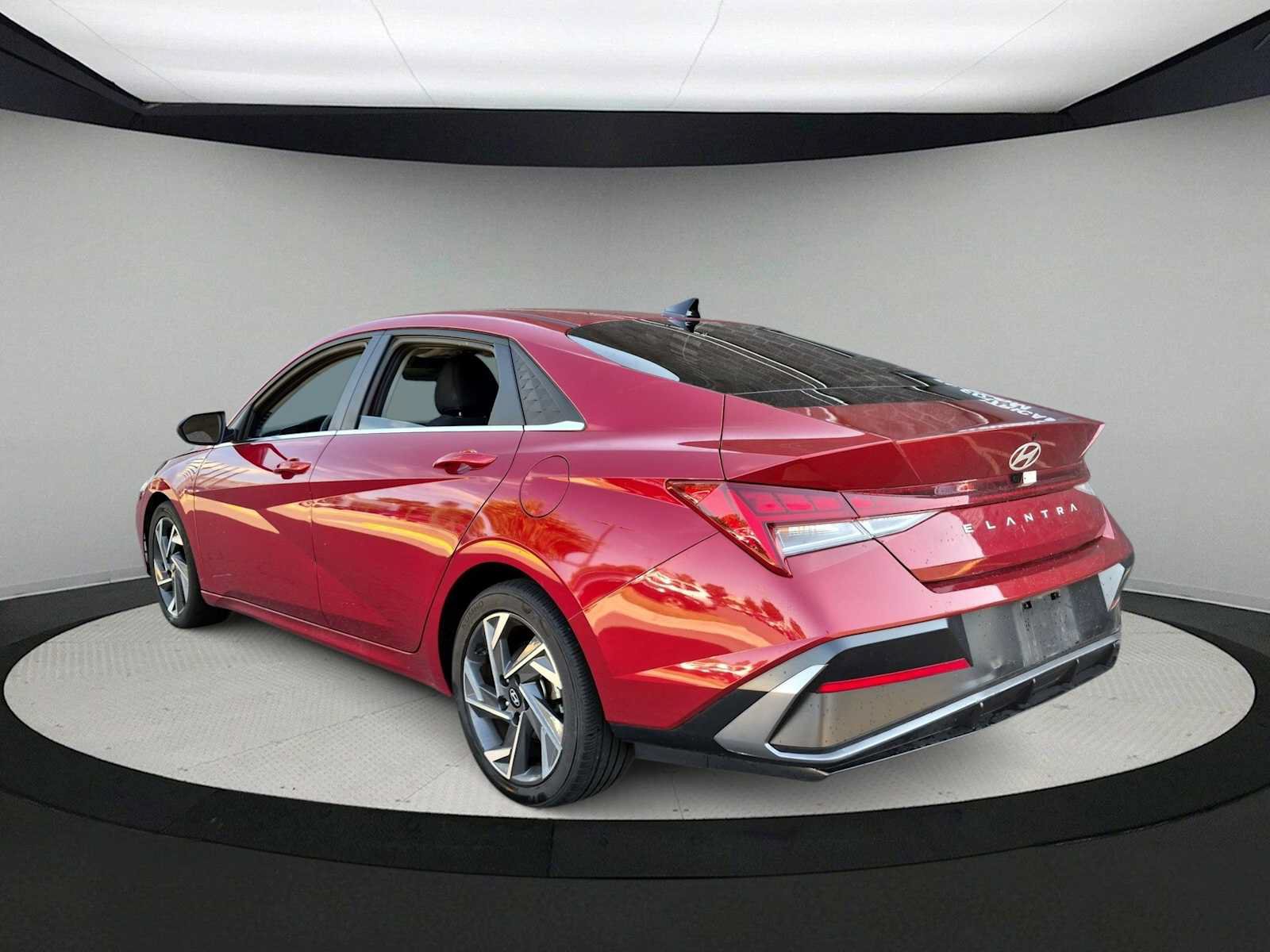 Used 2024 Hyundai Elantra SEL w/ Convenience Package FWD image 6