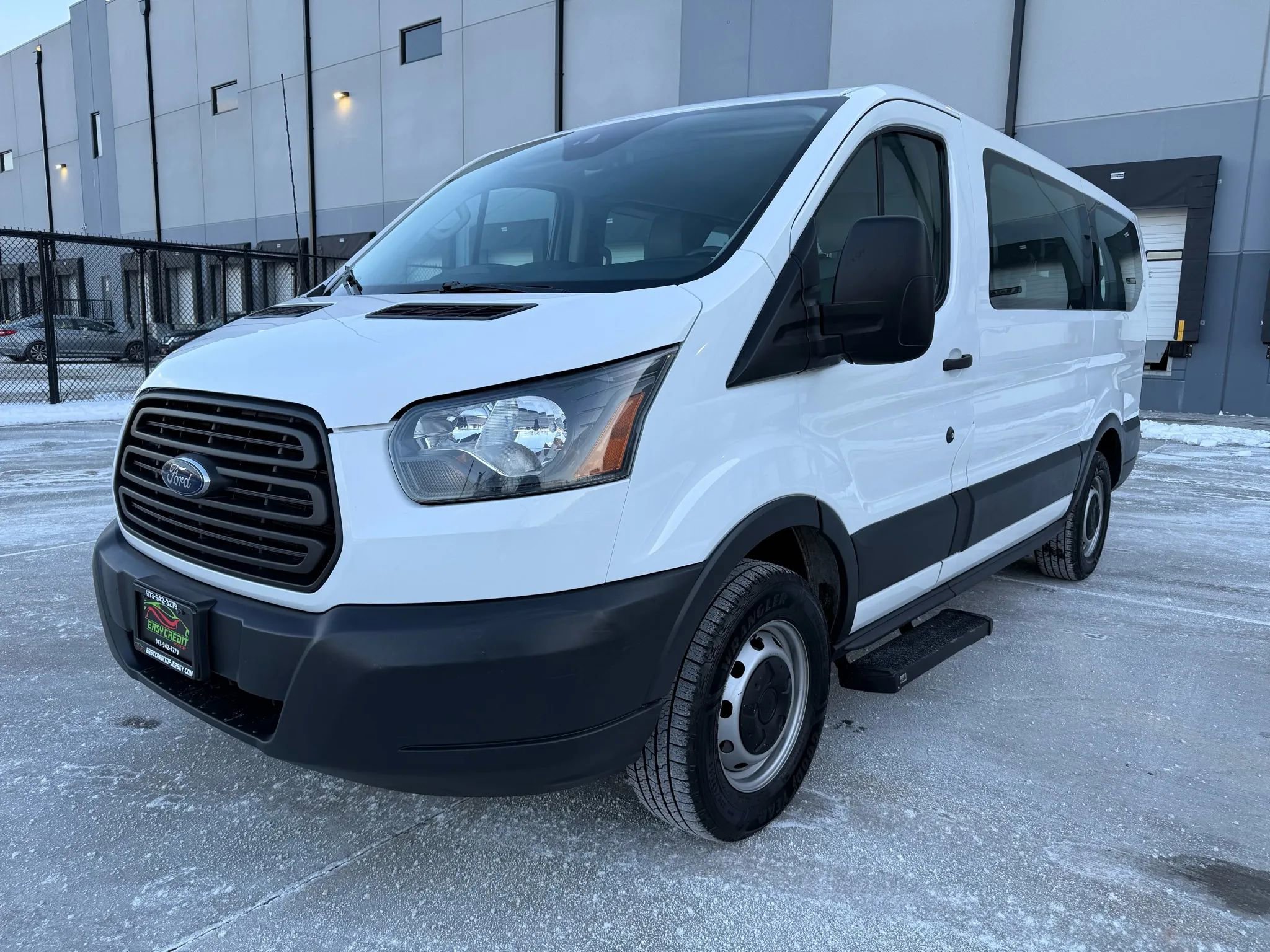 Used 2015 Ford Transit 150 XL image 1