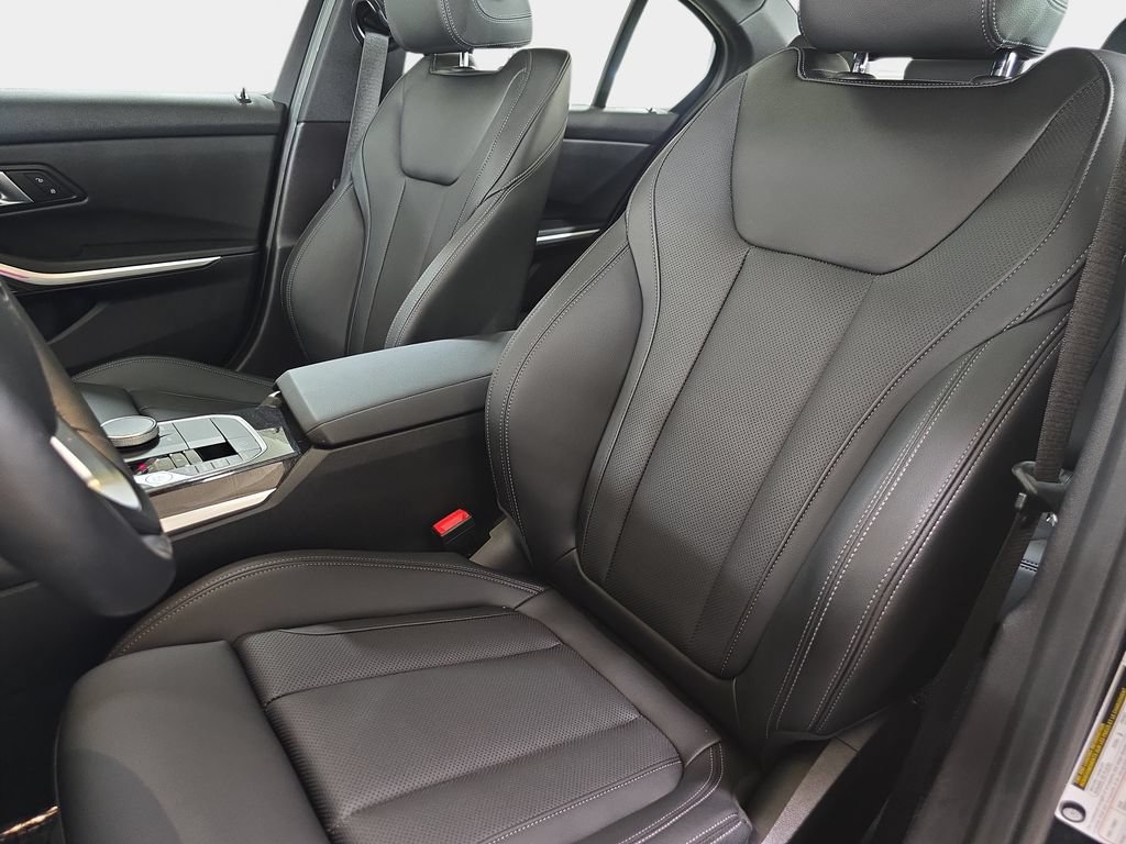 Used 2024 BMW 330i Sedan w/ Premium Package RWD image 17