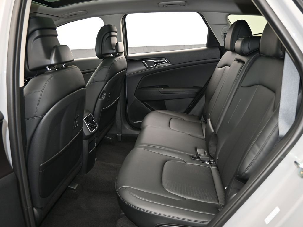 Used 2026 Kia Sportage EX w/ EX Panorama Roof Package FWD image 22
