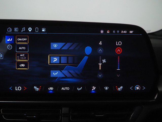 Used 2025 Chevrolet Equinox EV RS FWD image 40